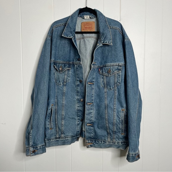 Vintage Levi's Relaxed Trucker Jacket Medium Wash Jean Denim Unlined Men's XXL - Picture 1 of 8